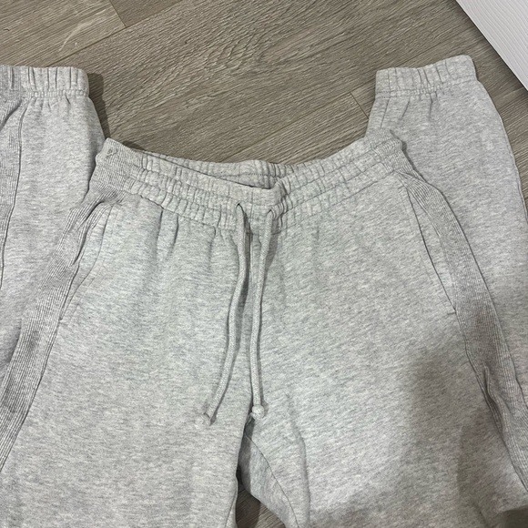 Aritzia grey TNA sweat pants xxs - Picture 4 of 5